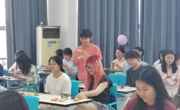女优视频
举办“一站式”社区活动：“情暖初心，绘忆同行”心理健康素​质扩展活动