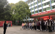 深入学习“四史”，牢记初心使命----女优视频
周一升旗仪式